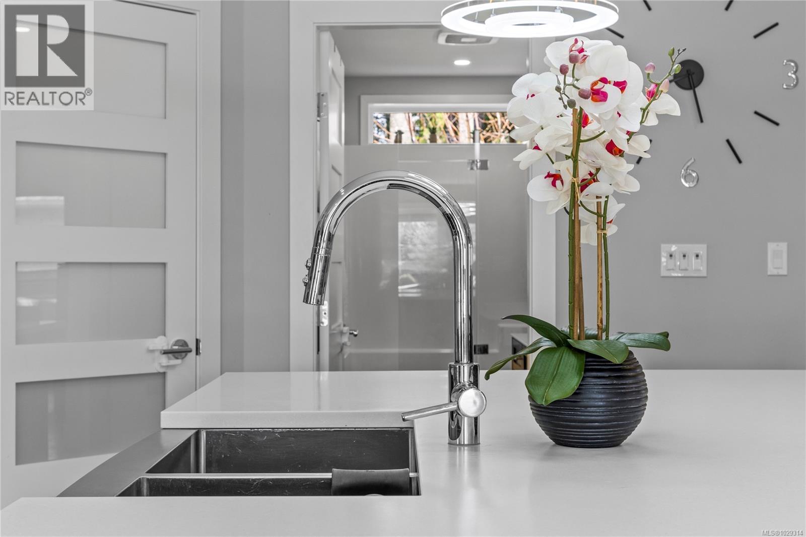 791 FORSYTH AVE - 16