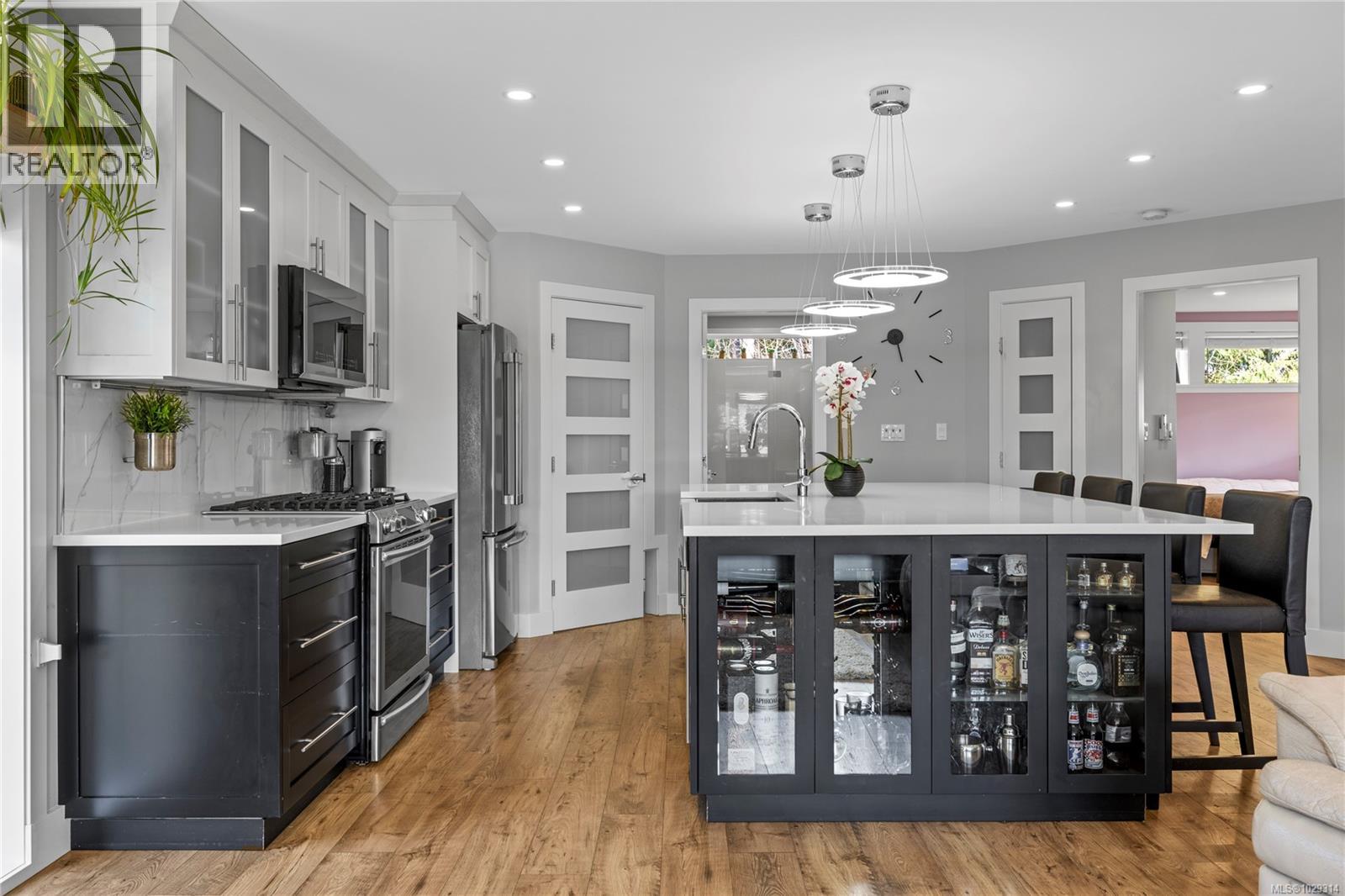 791 FORSYTH AVE - 17