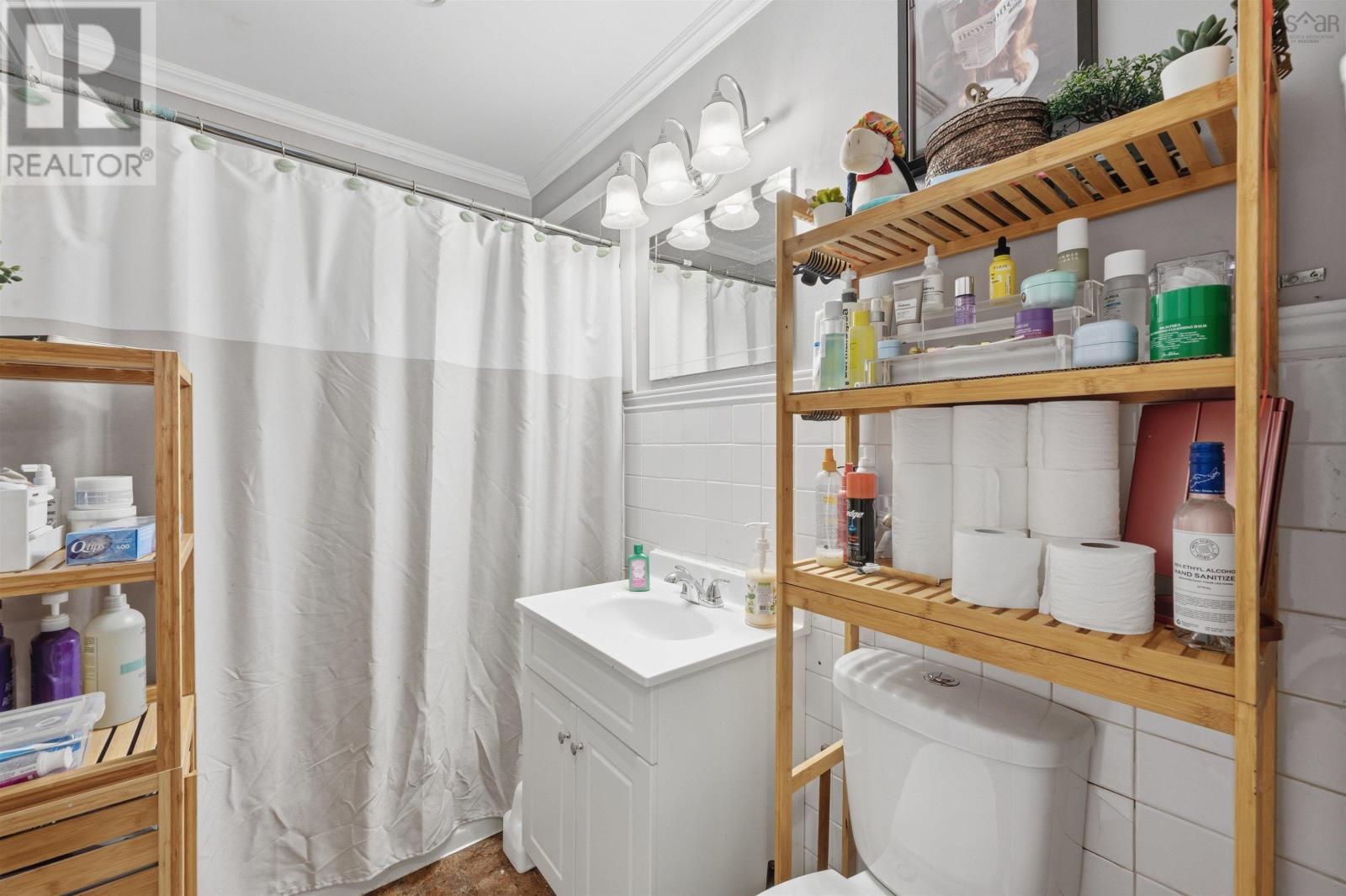 Property 38 of 46 of 3/3A Pauline Crescent