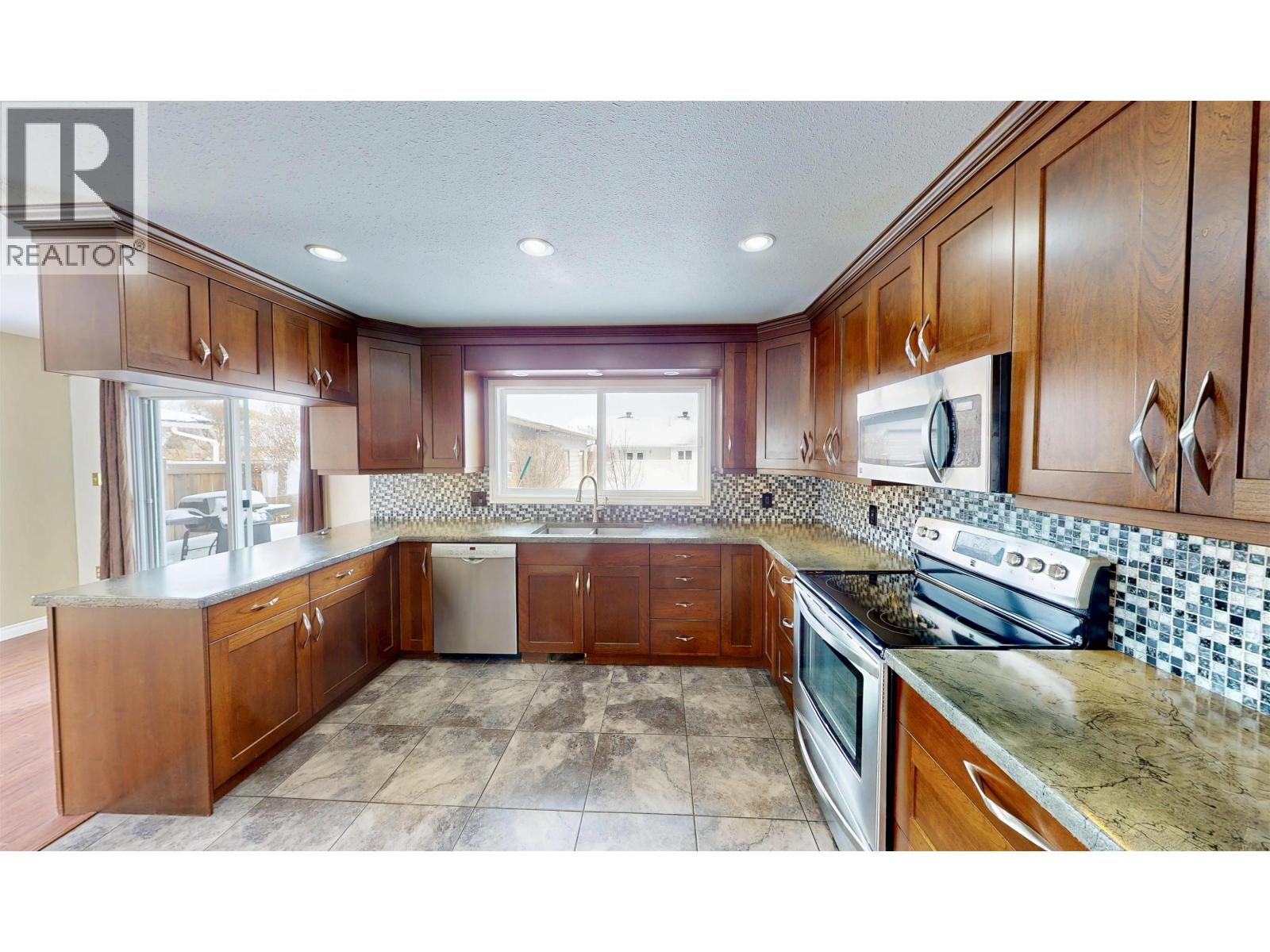 10504 113 AVENUE - Image 3