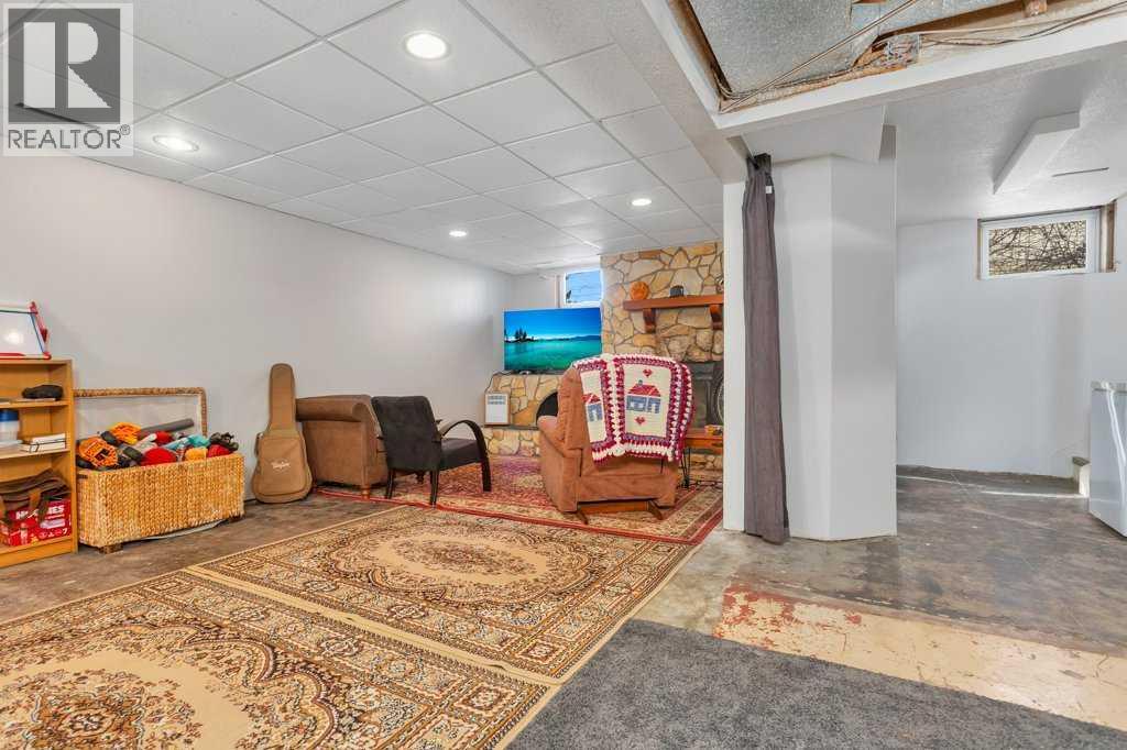 Single Family House Bungalow for Sale in   Avenue Mountview Red Deer 