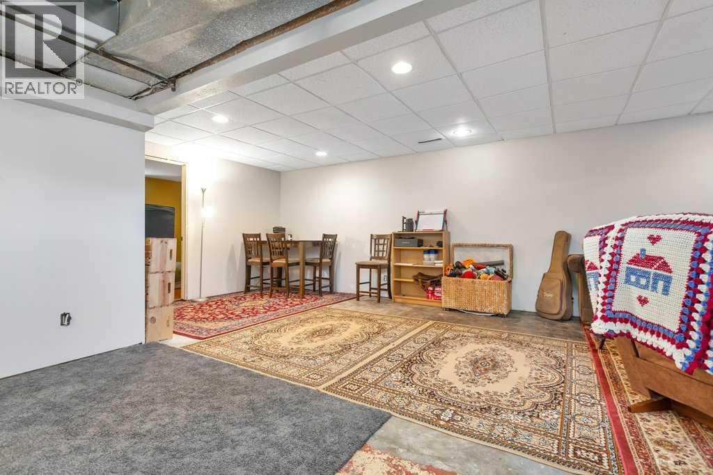 Single Family House Bungalow for Sale in   Avenue Mountview Red Deer 