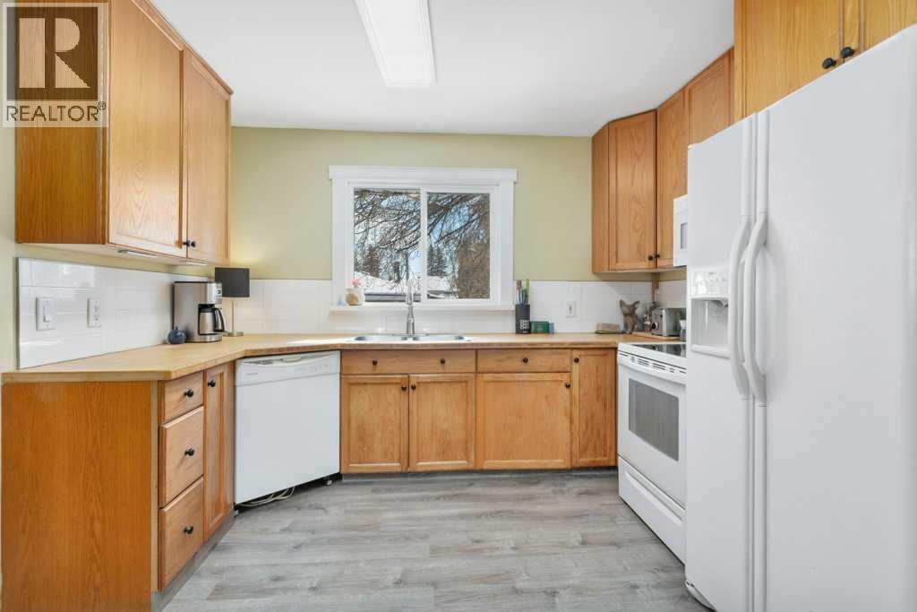 Single Family House Bungalow for Sale in   Avenue Mountview Red Deer 