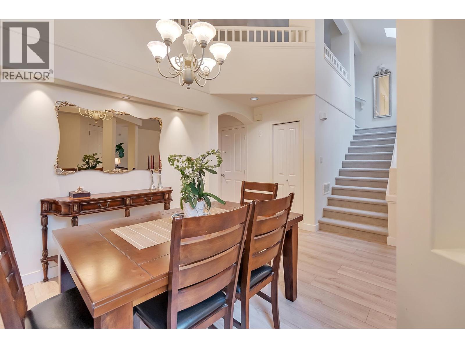 18 1550 LARKHALL CRESCENT, North Vancouver