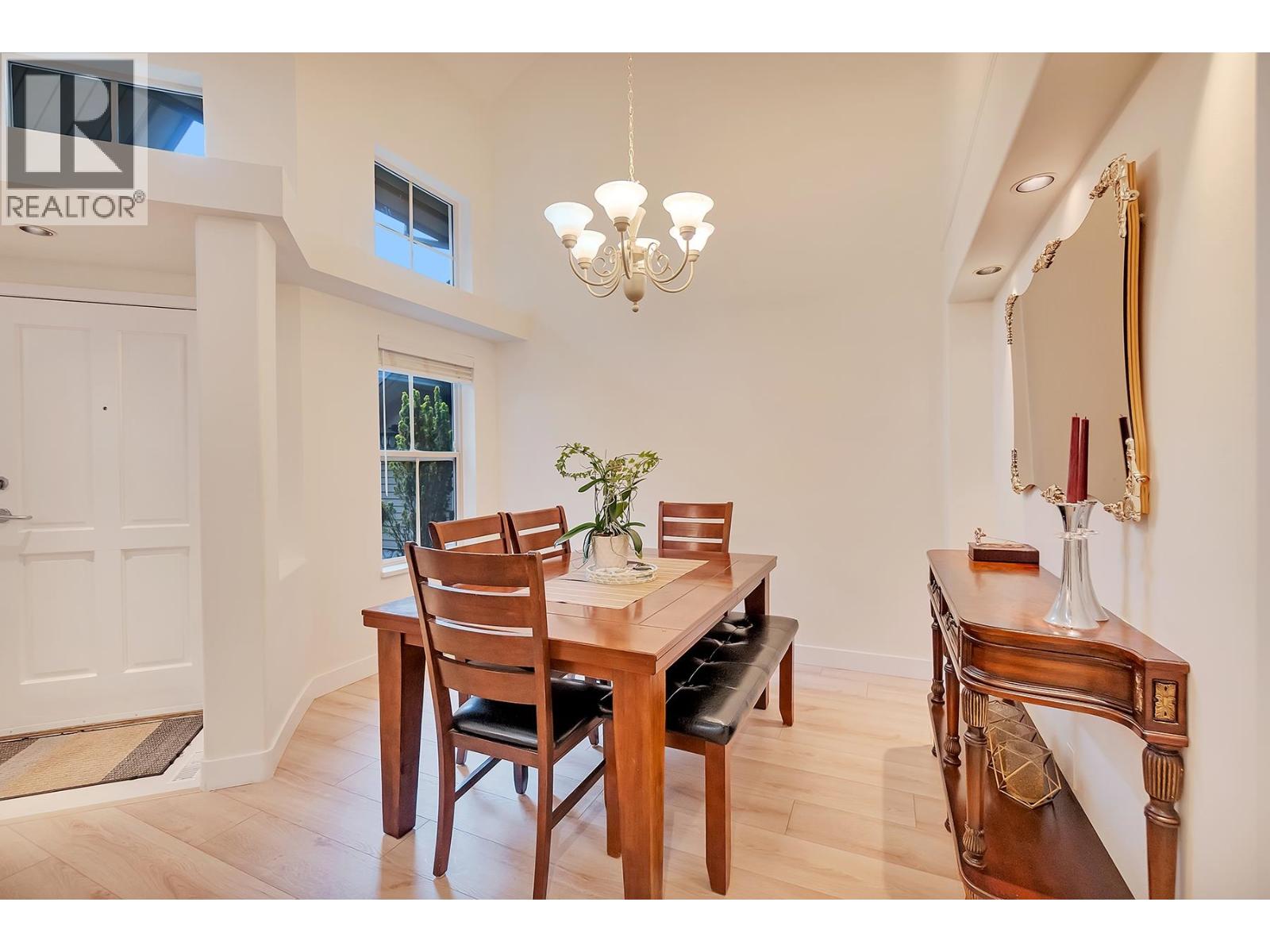 18 1550 LARKHALL CRESCENT, North Vancouver