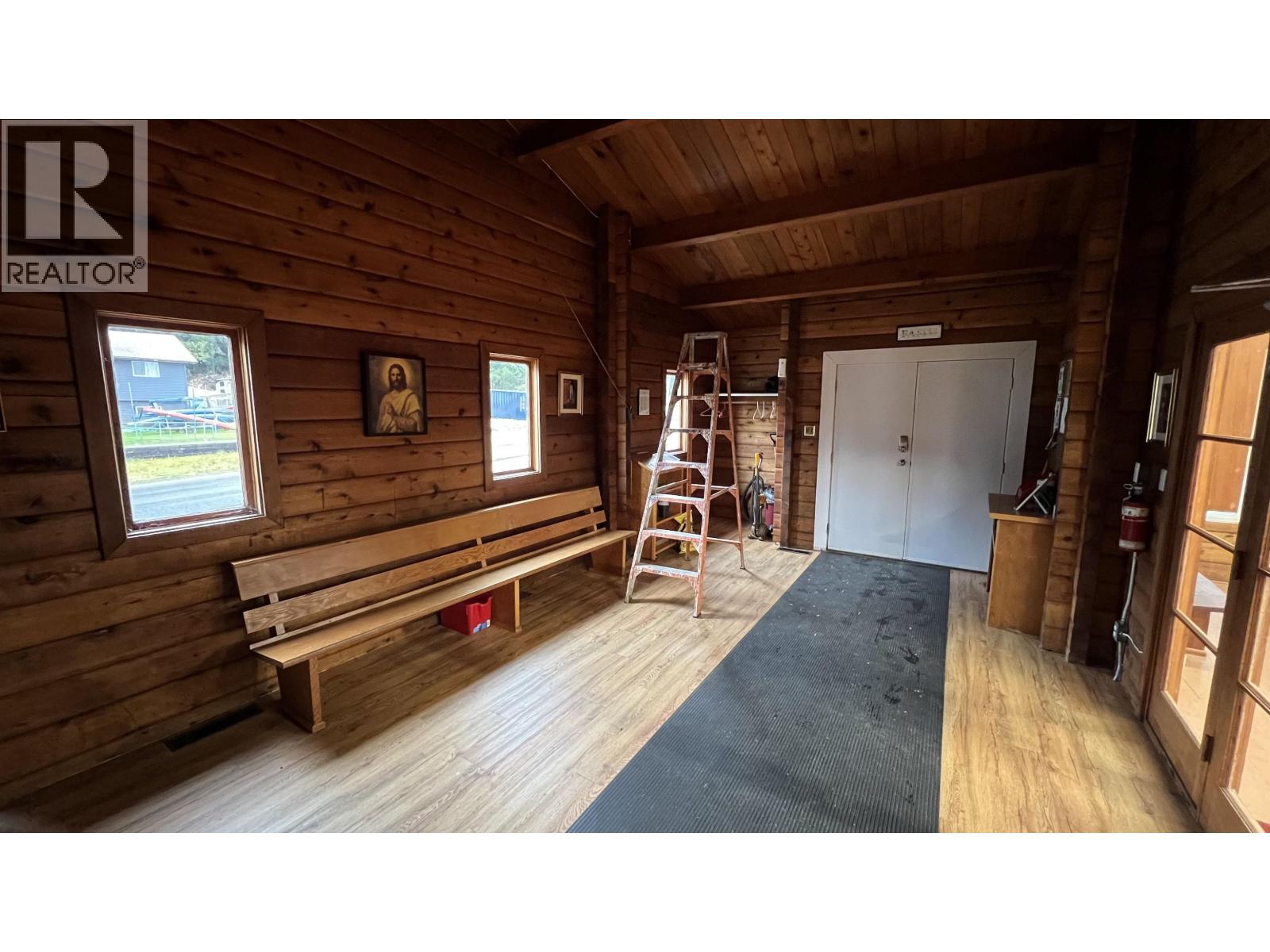 470 EVERGREEN DRIVE - 34