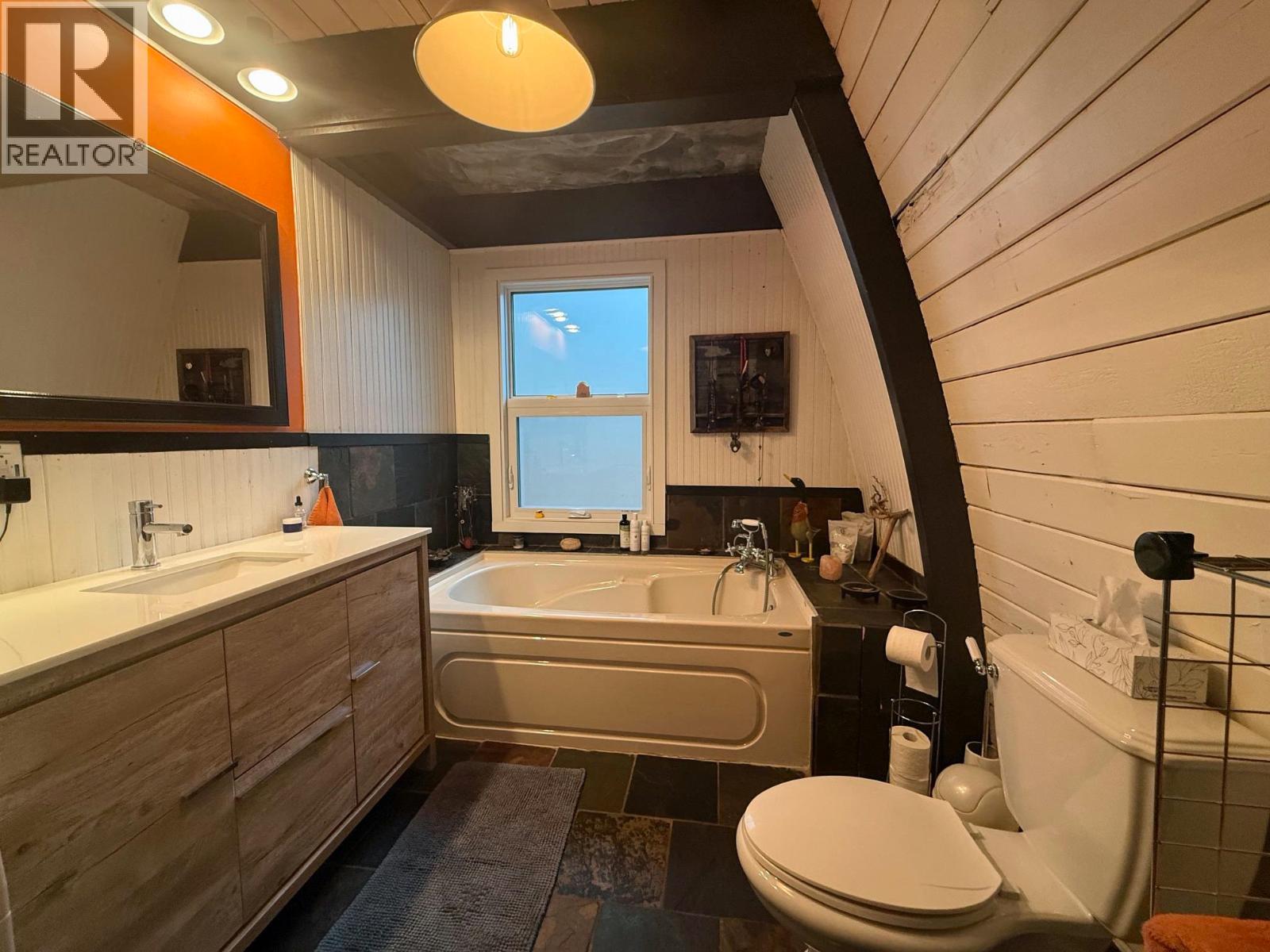 1105 N TWELFTH AVENUE - 11