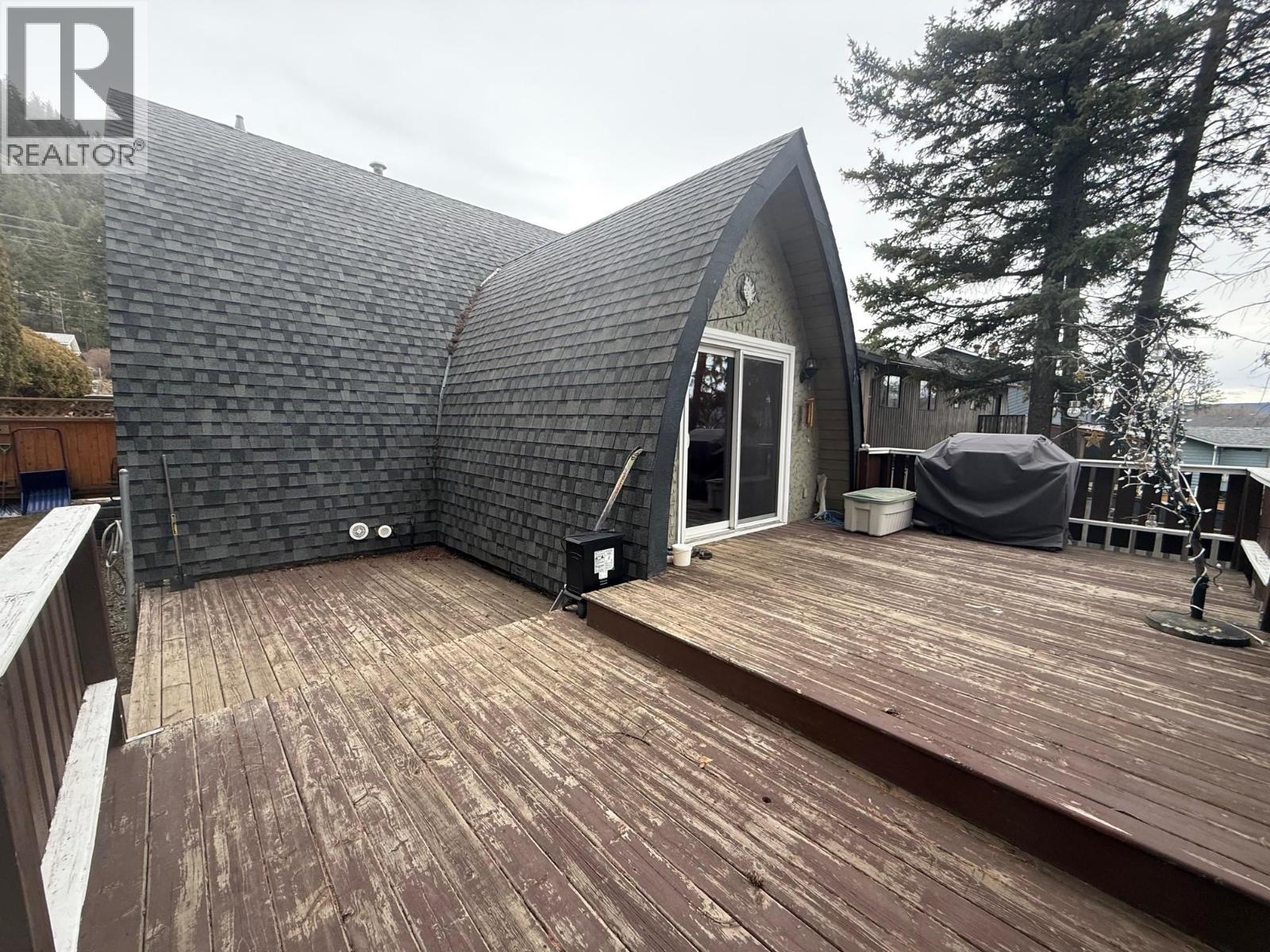 1105 N TWELFTH AVENUE - 21