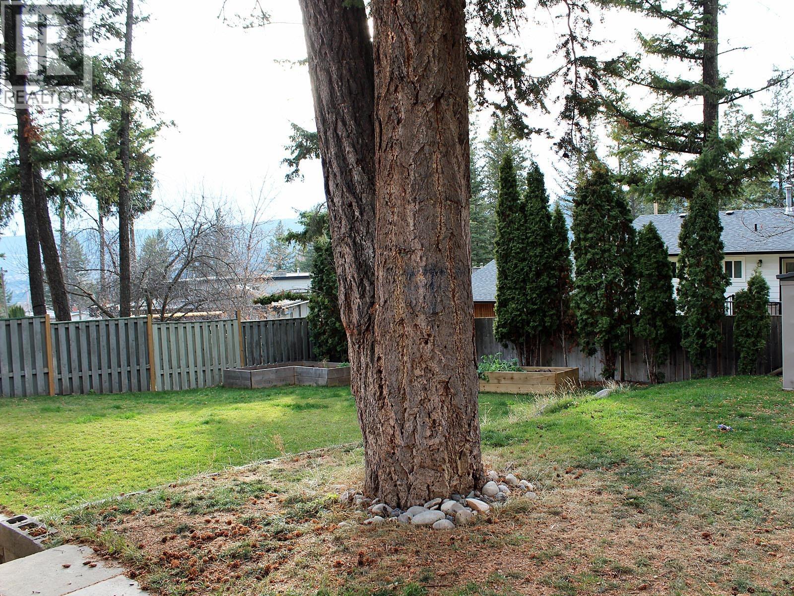 1105 N TWELFTH AVENUE - 23