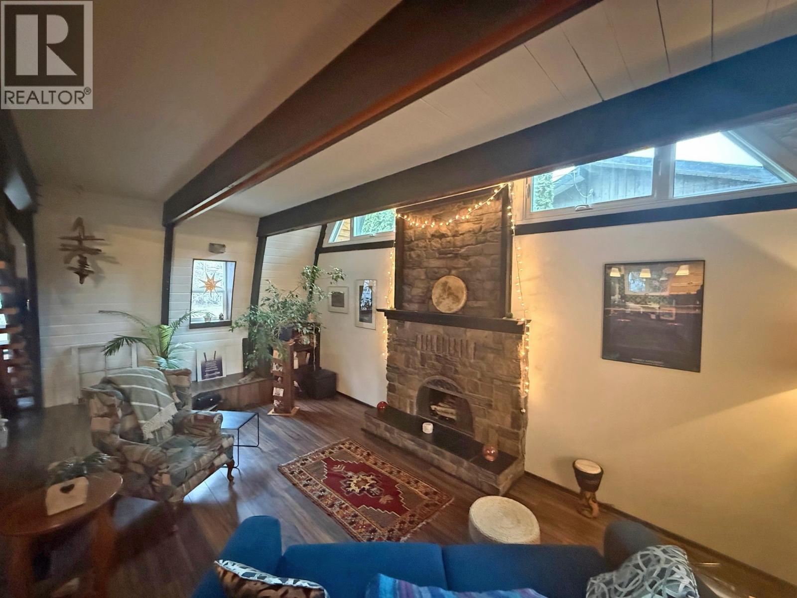 1105 N TWELFTH AVENUE - 9