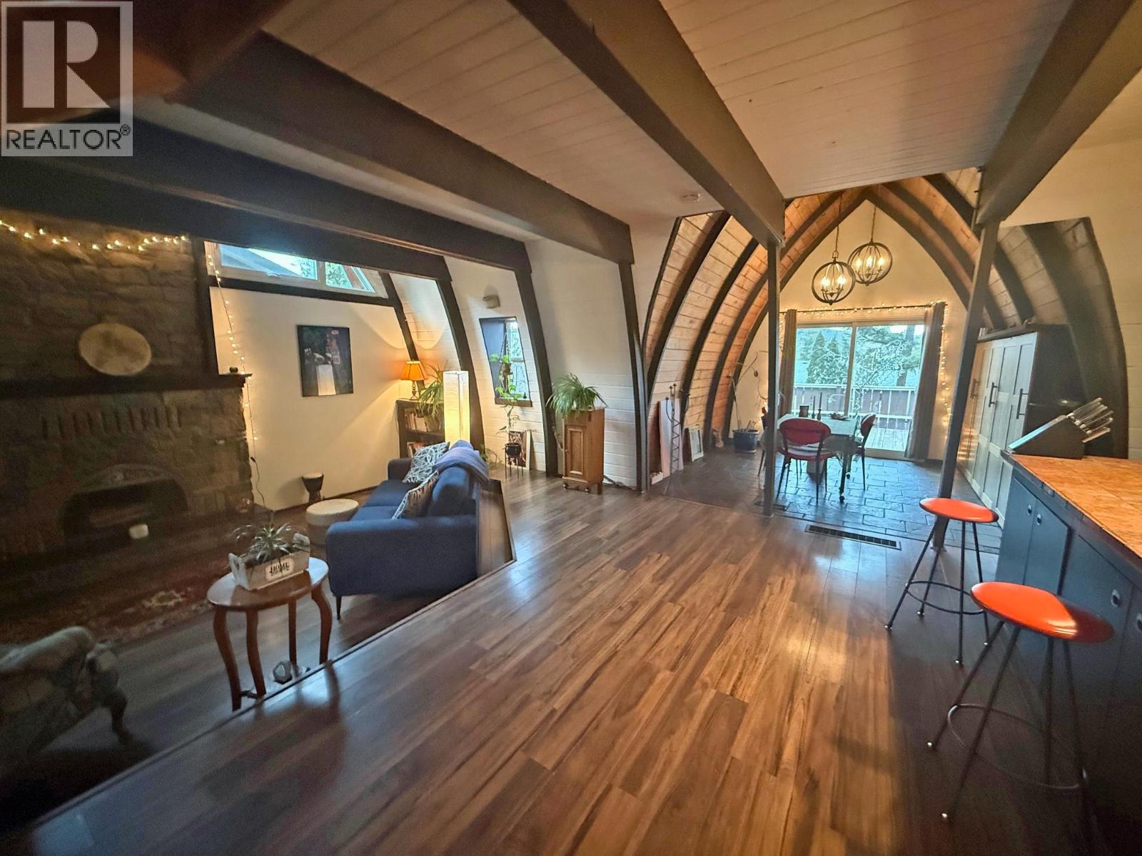 1105 N TWELFTH AVENUE - 6