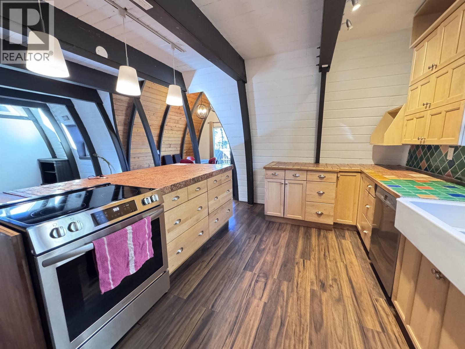 1105 N TWELFTH AVENUE - 8