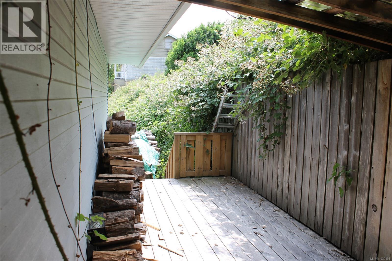 6160 LAKEVIEW DR - 16