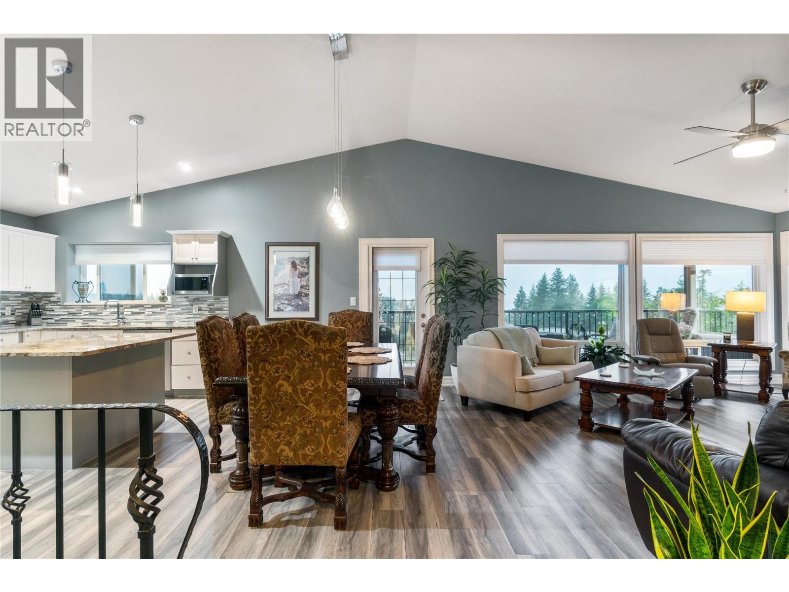 1040 14 Avenue SE, Salmon Arm