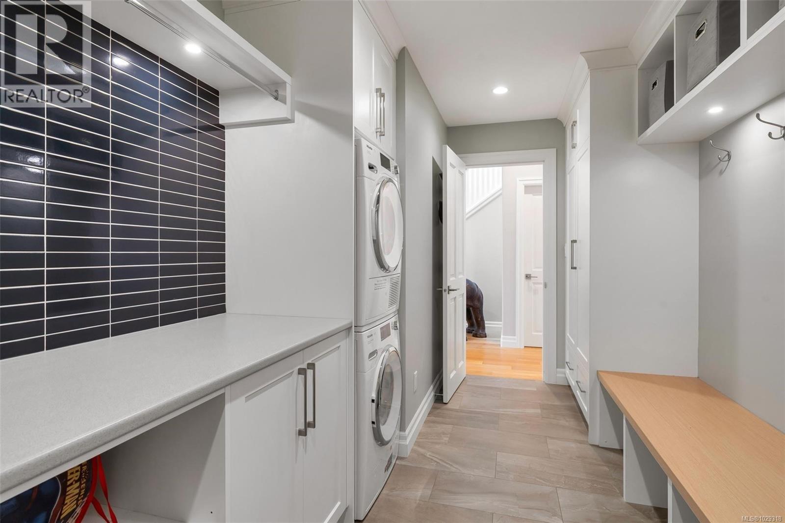  805 Del Monte Lane, Saanich