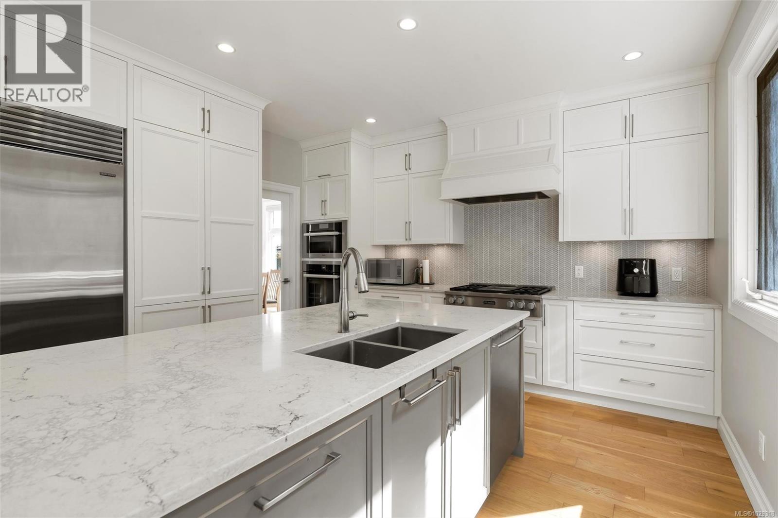  805 Del Monte Lane, Saanich