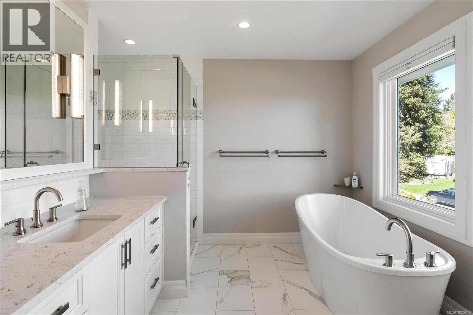  805 Del Monte Lane, Saanich