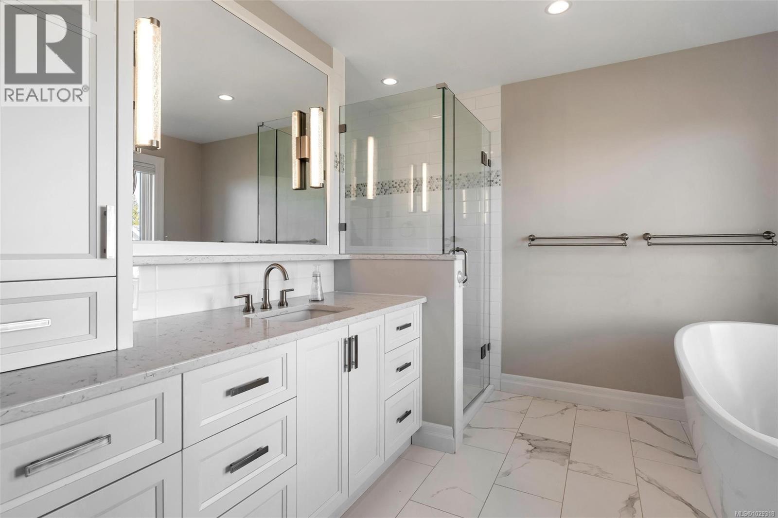  805 Del Monte Lane, Saanich