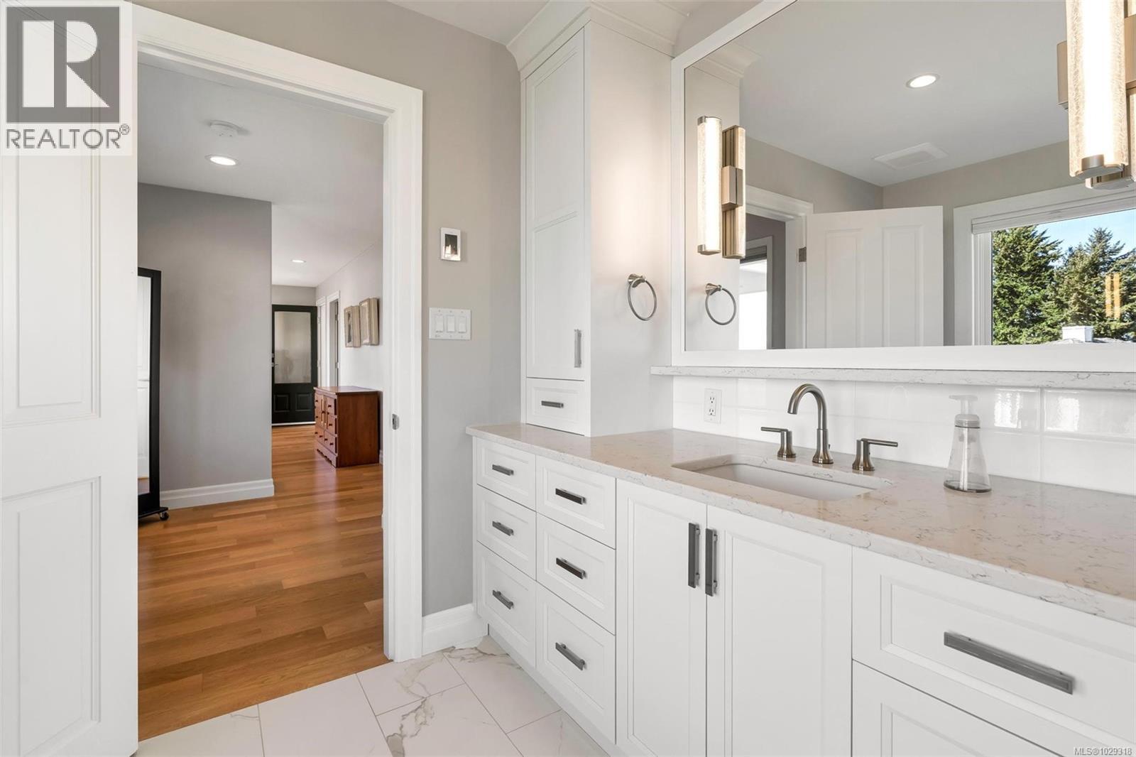  805 Del Monte Lane, Saanich