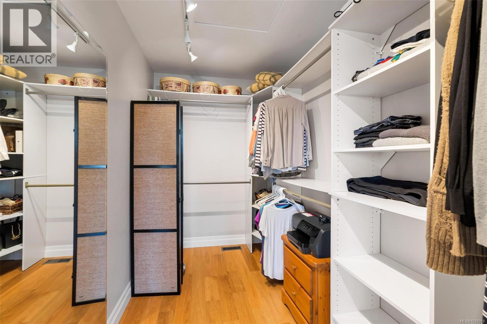  805 Del Monte Lane, Saanich