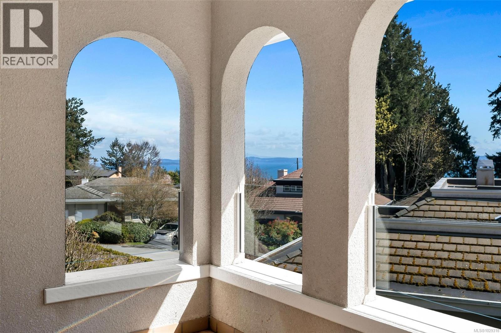  805 Del Monte Lane, Saanich