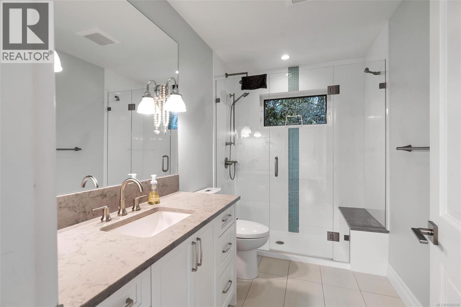  805 Del Monte Lane, Saanich