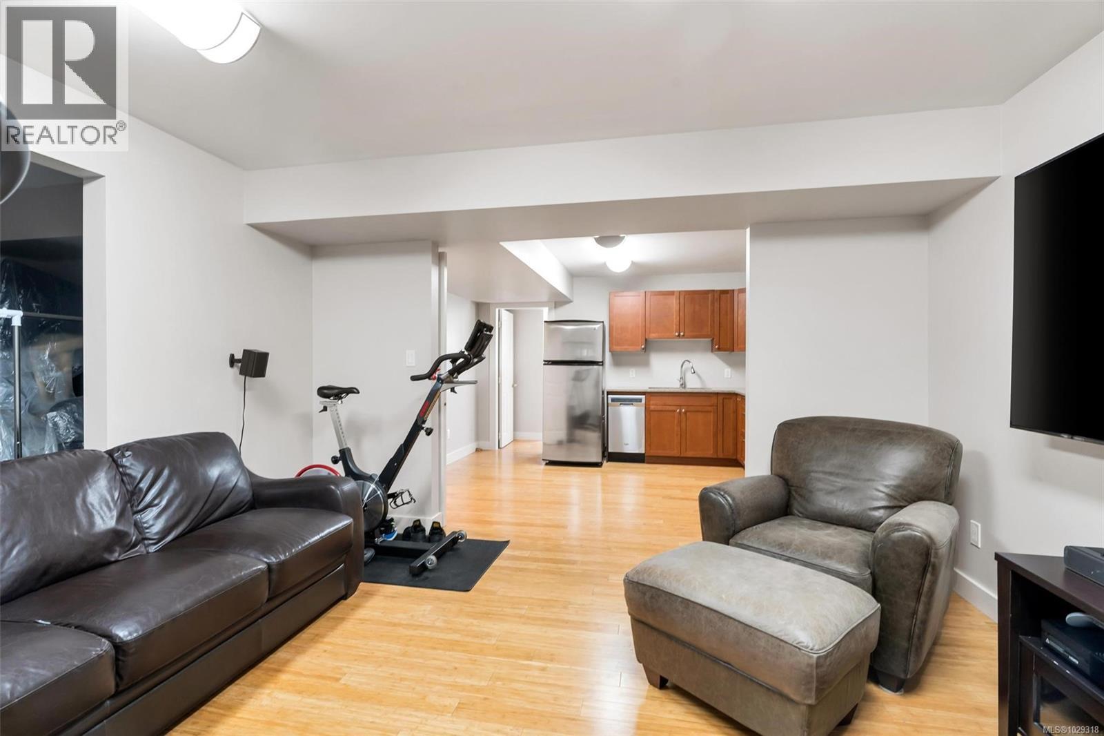  805 Del Monte Lane, Saanich