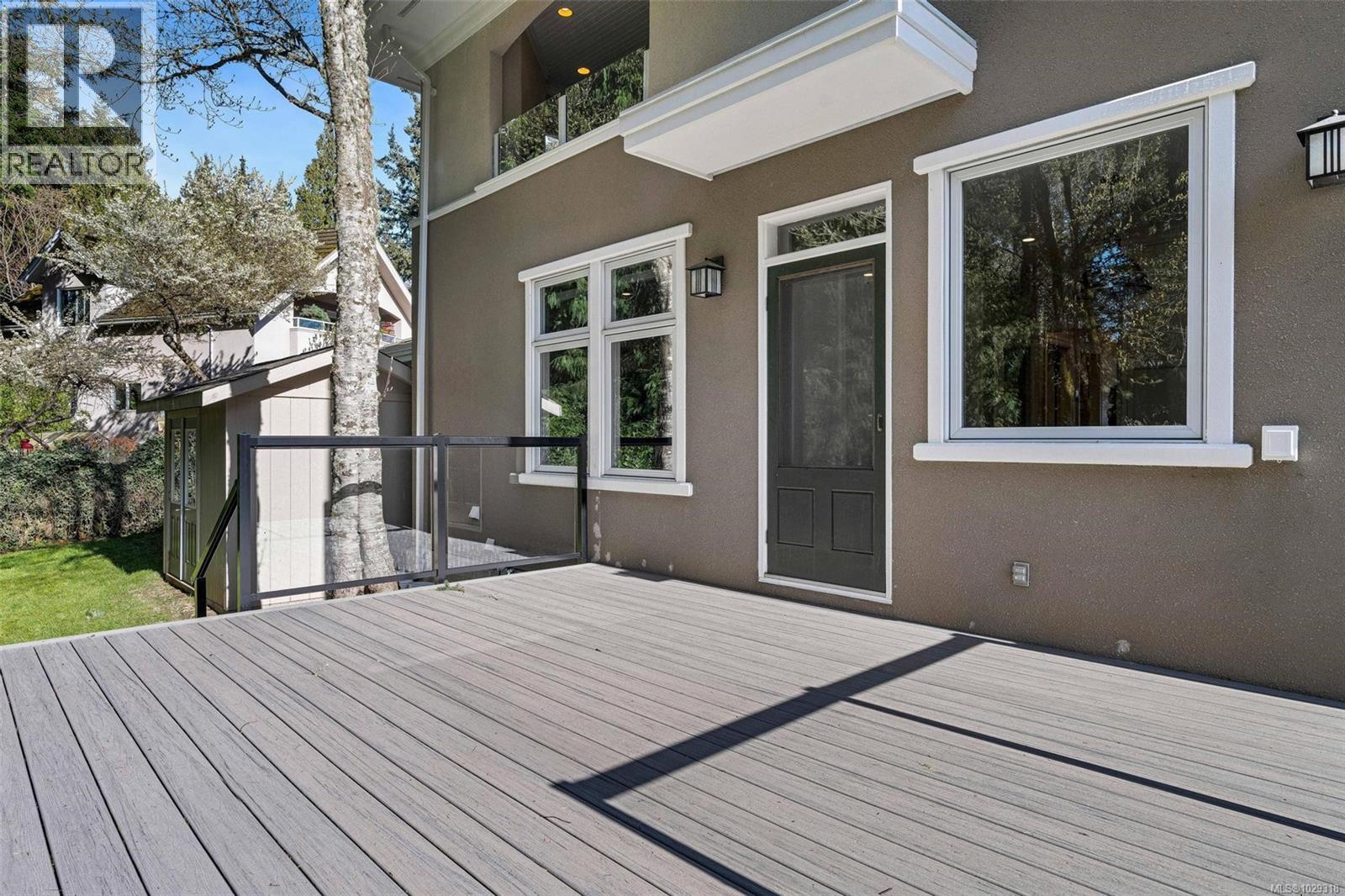  805 Del Monte Lane, Saanich