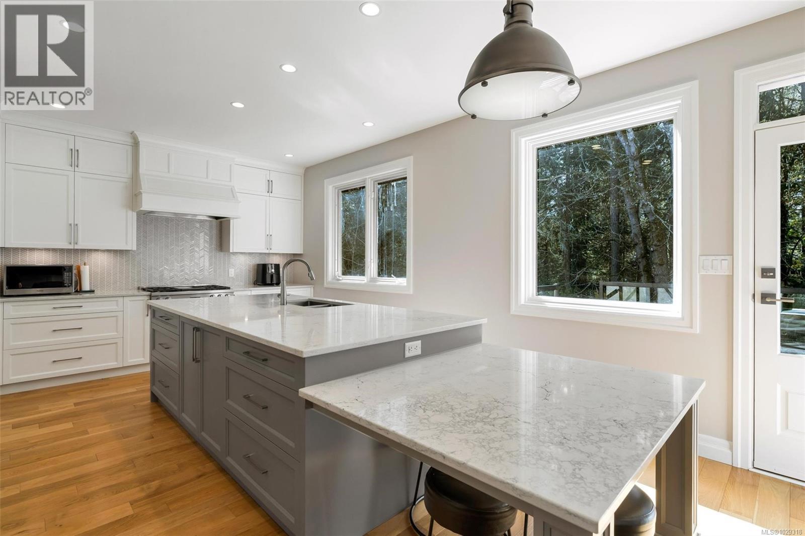  805 Del Monte Lane, Saanich