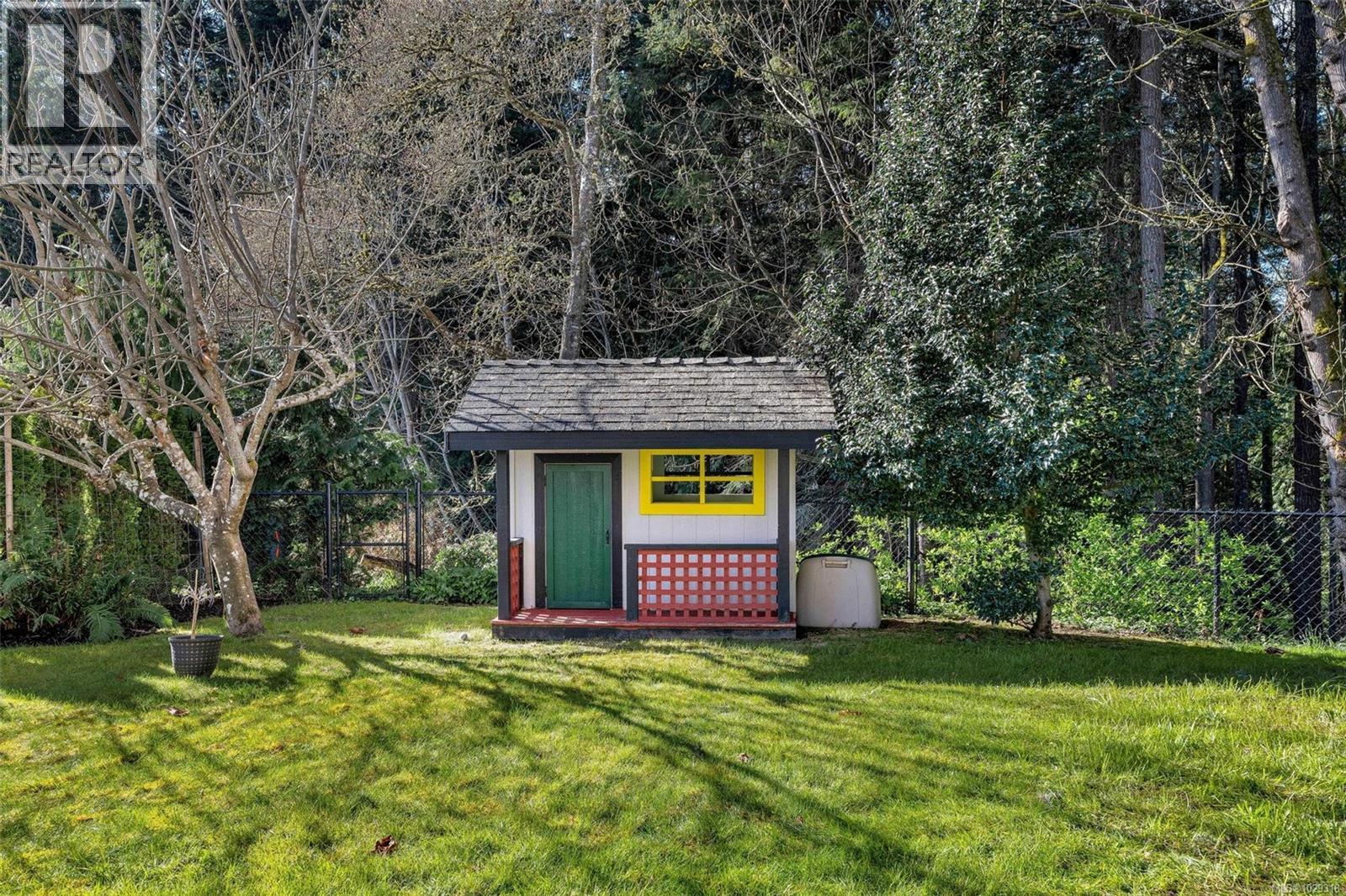  805 Del Monte Lane, Saanich