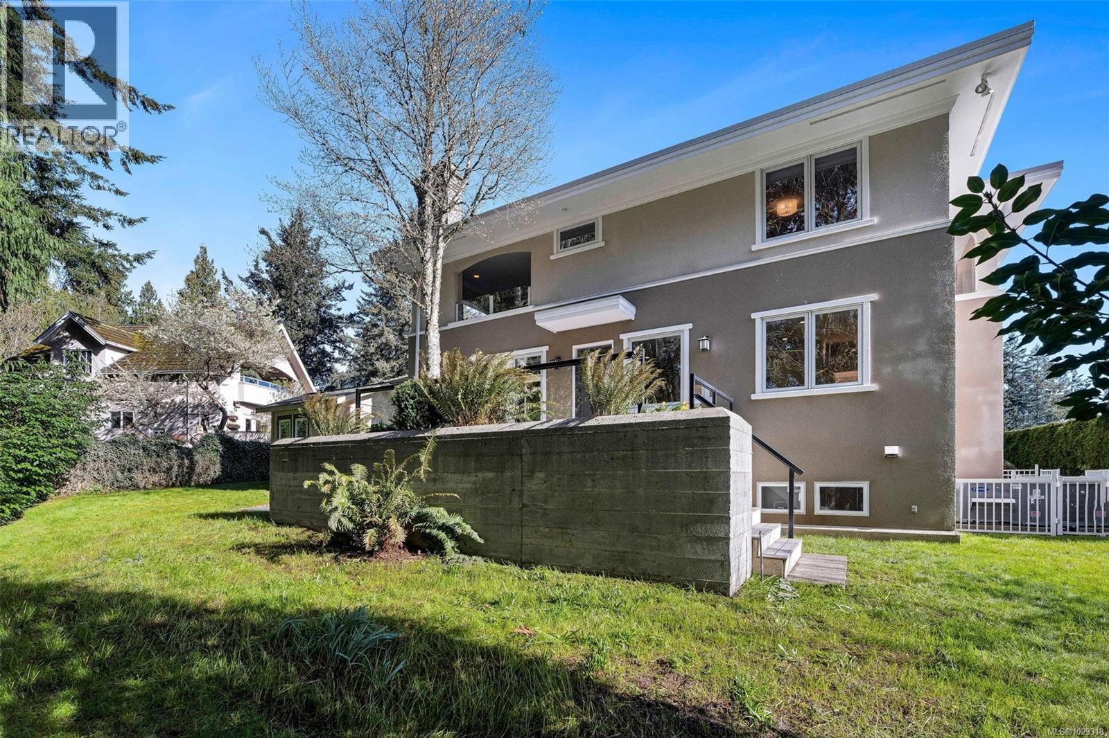  805 Del Monte Lane, Saanich