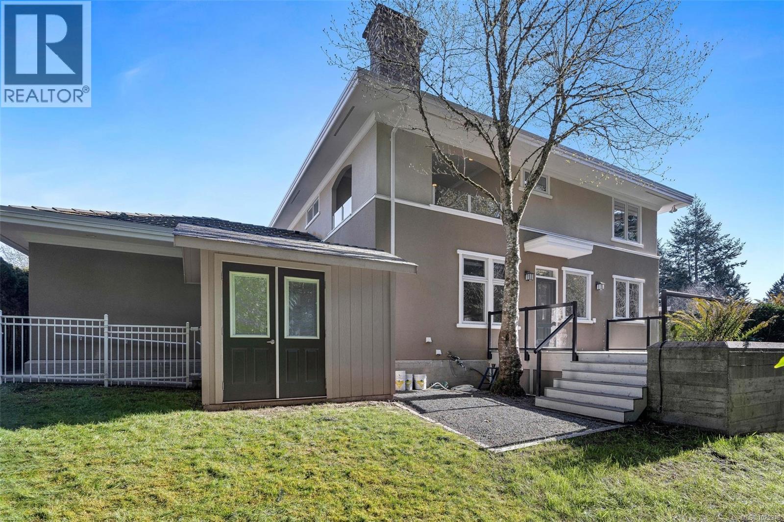  805 Del Monte Lane, Saanich