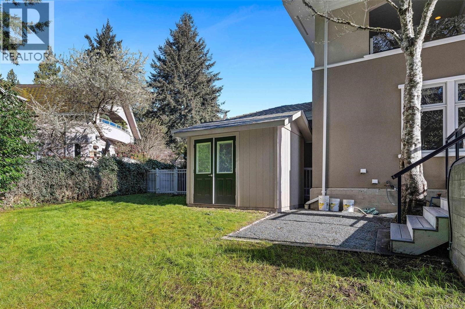  805 Del Monte Lane, Saanich