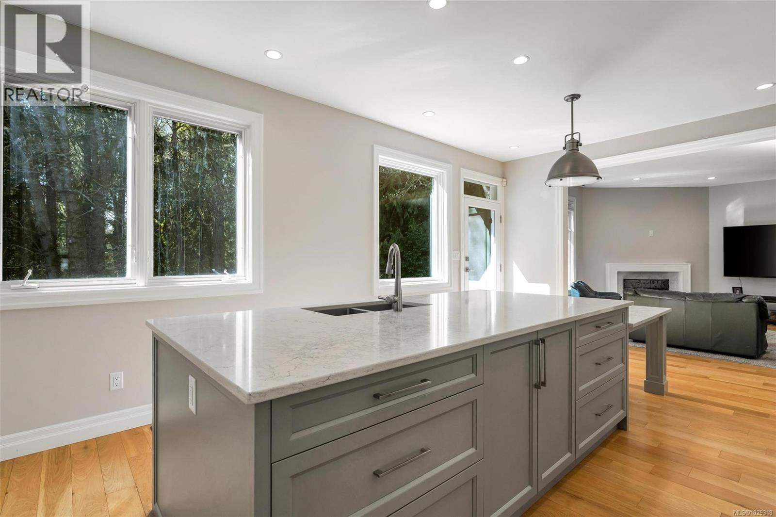  805 Del Monte Lane, Saanich