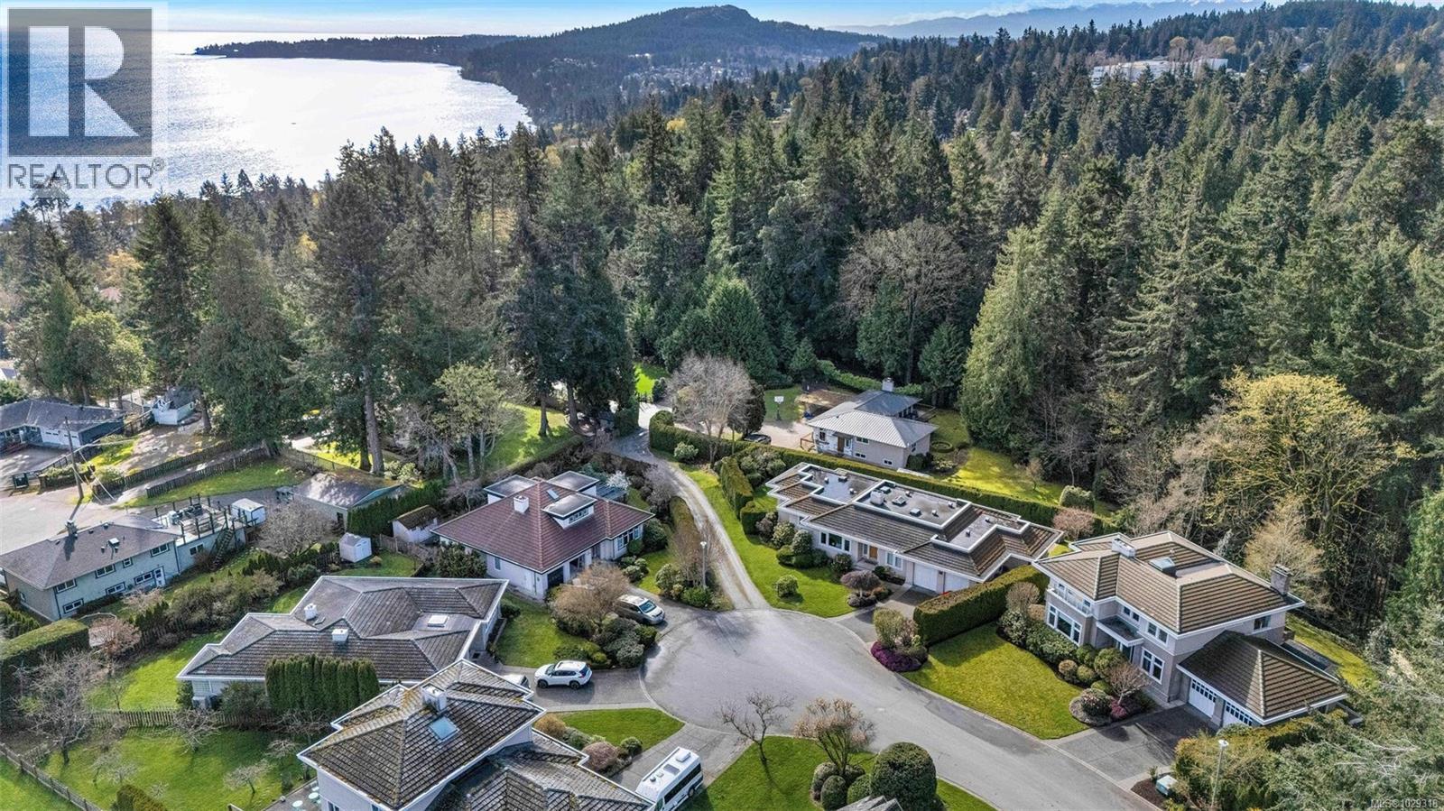  805 Del Monte Lane, Saanich