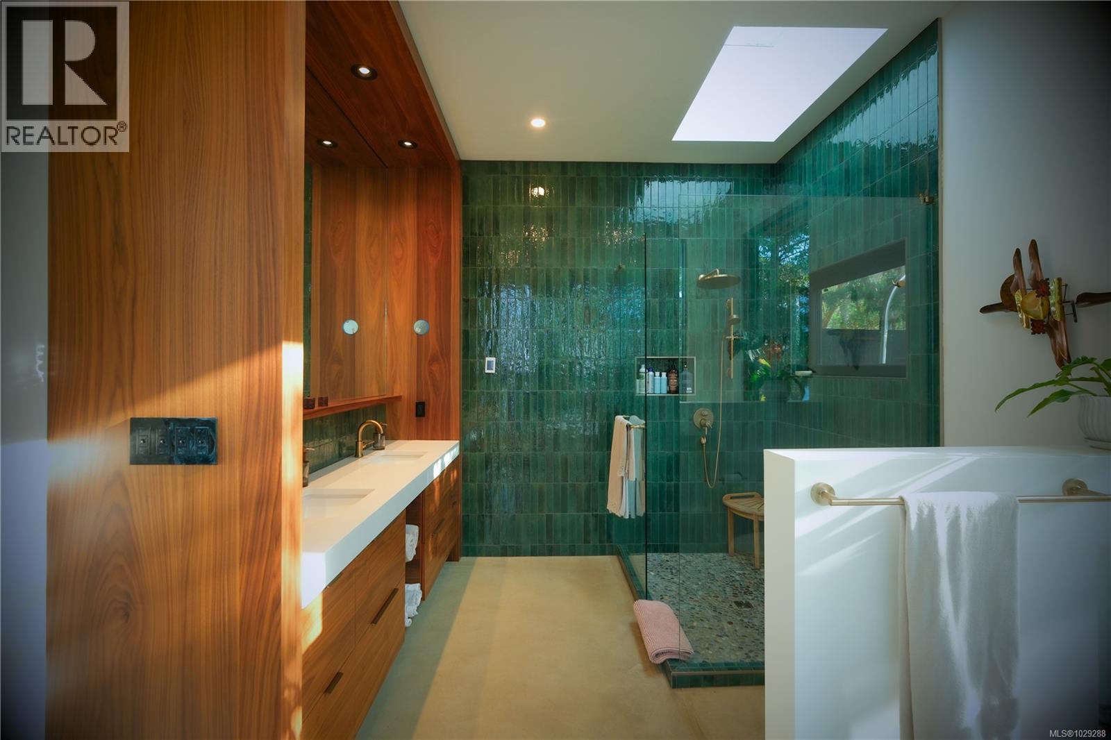  154 Narrows West Road, Salt Spring