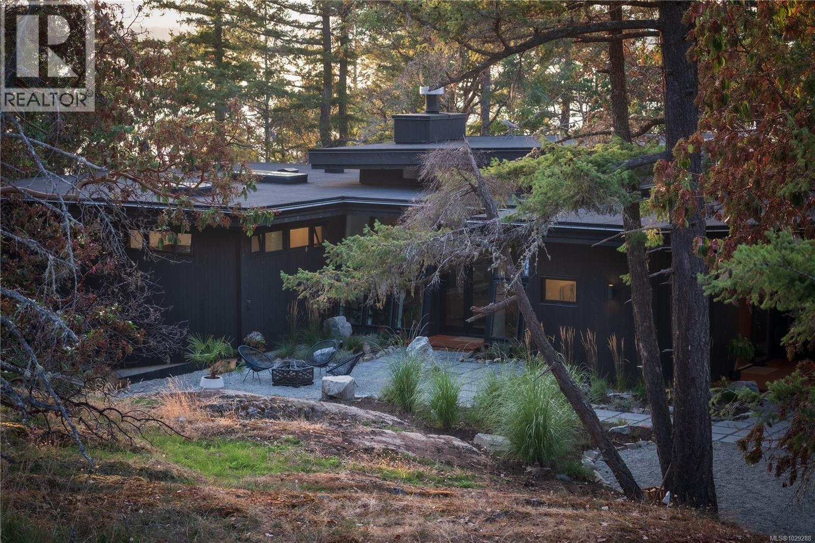  154 Narrows West Road, Salt Spring