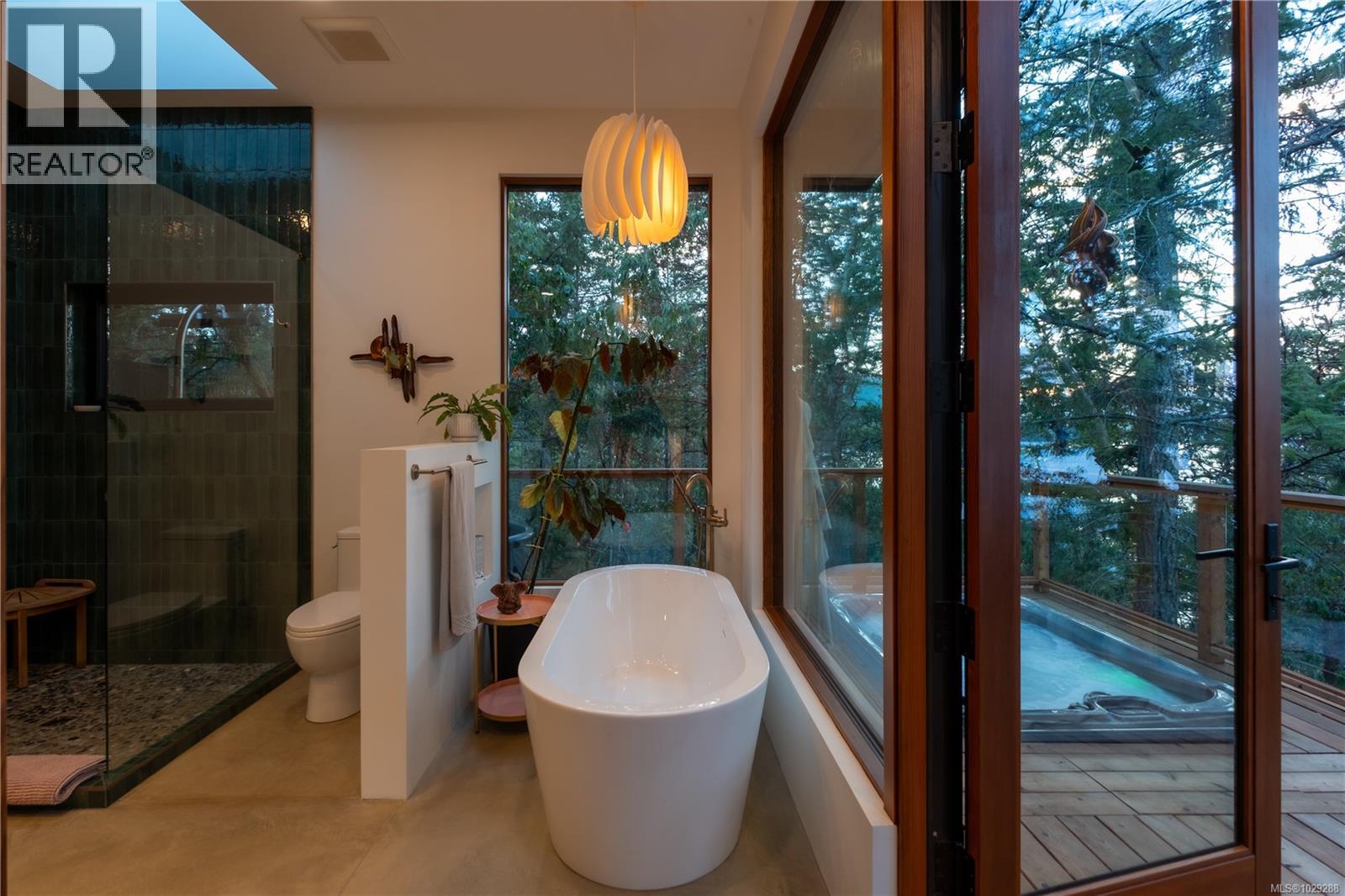  154 Narrows West Road, Salt Spring