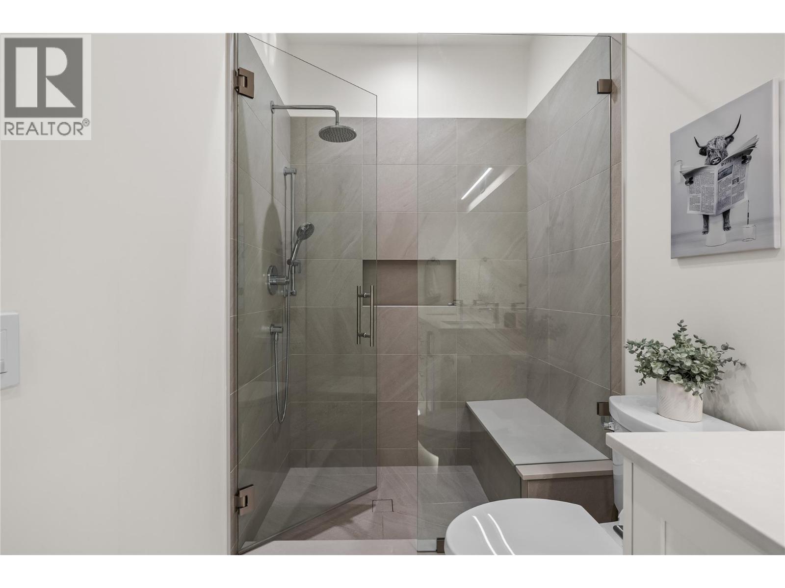 #20 1979 COUNTRY CLUB DRIVE - 23