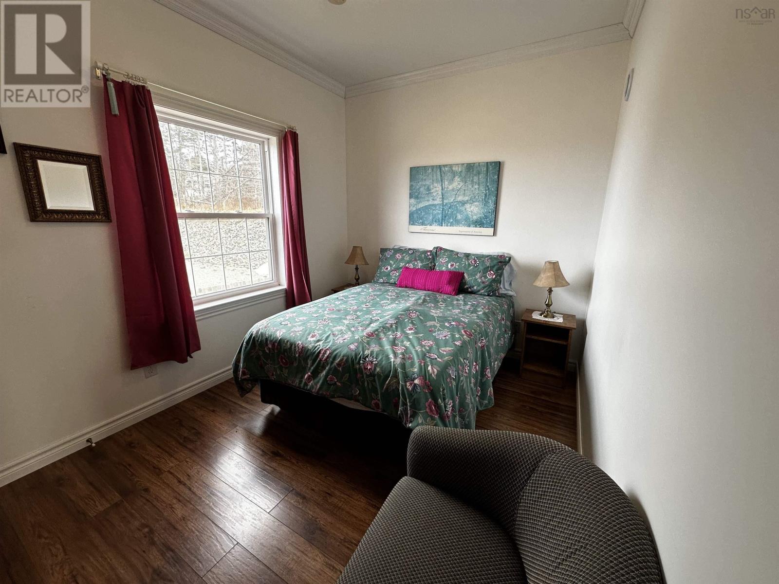 Property 24 of 33 of 109 High Road