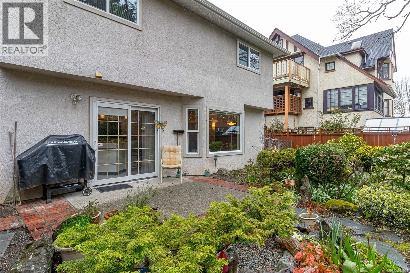 1041 BELMONT AVE - 42