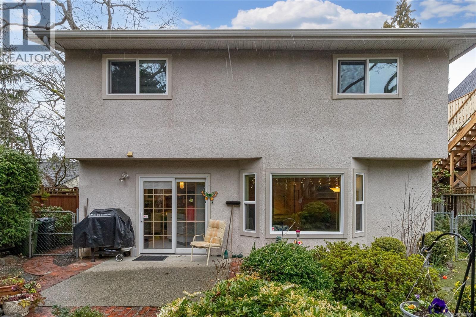 1041 BELMONT AVE - 44