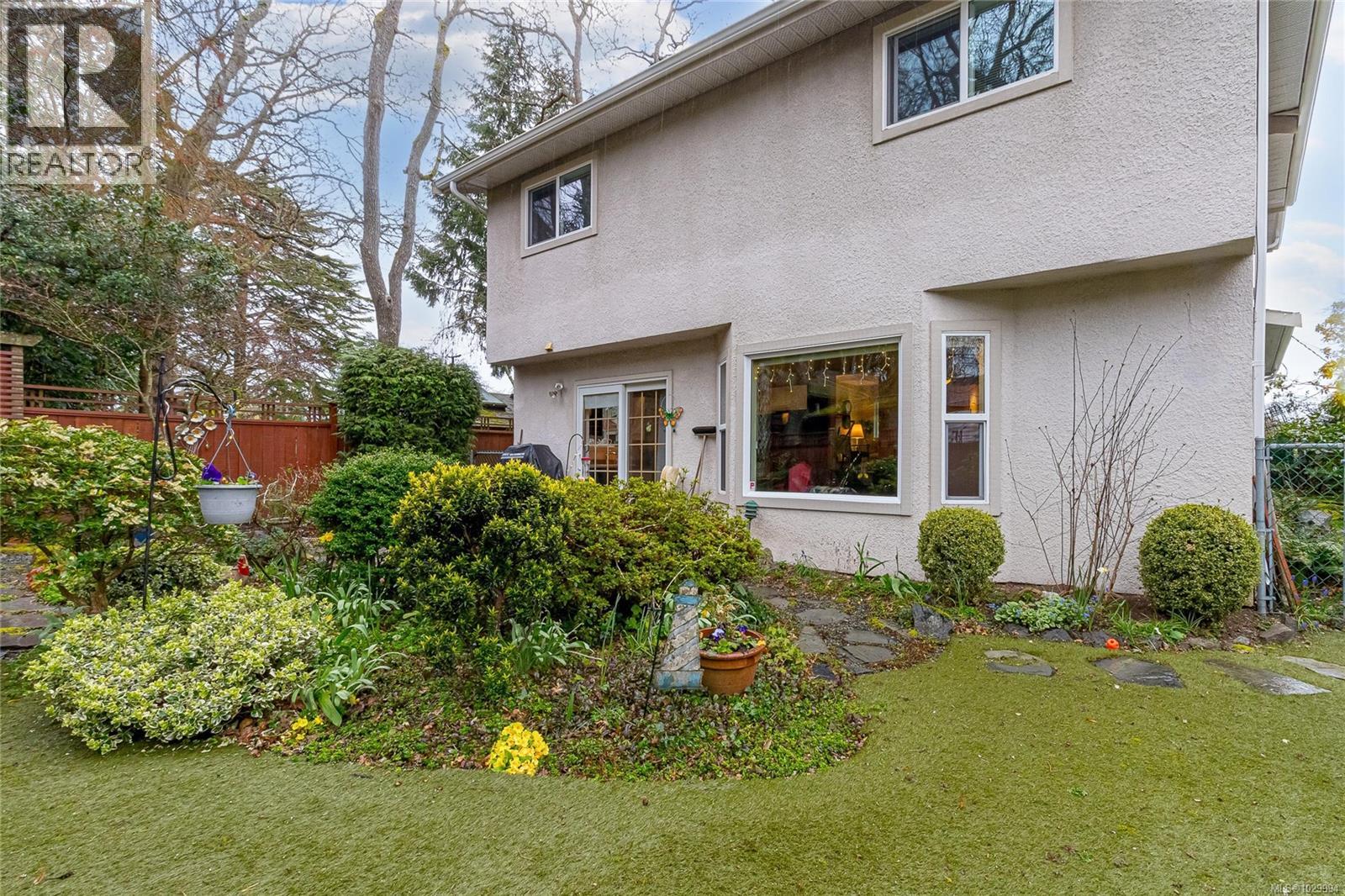 1041 BELMONT AVE - 43