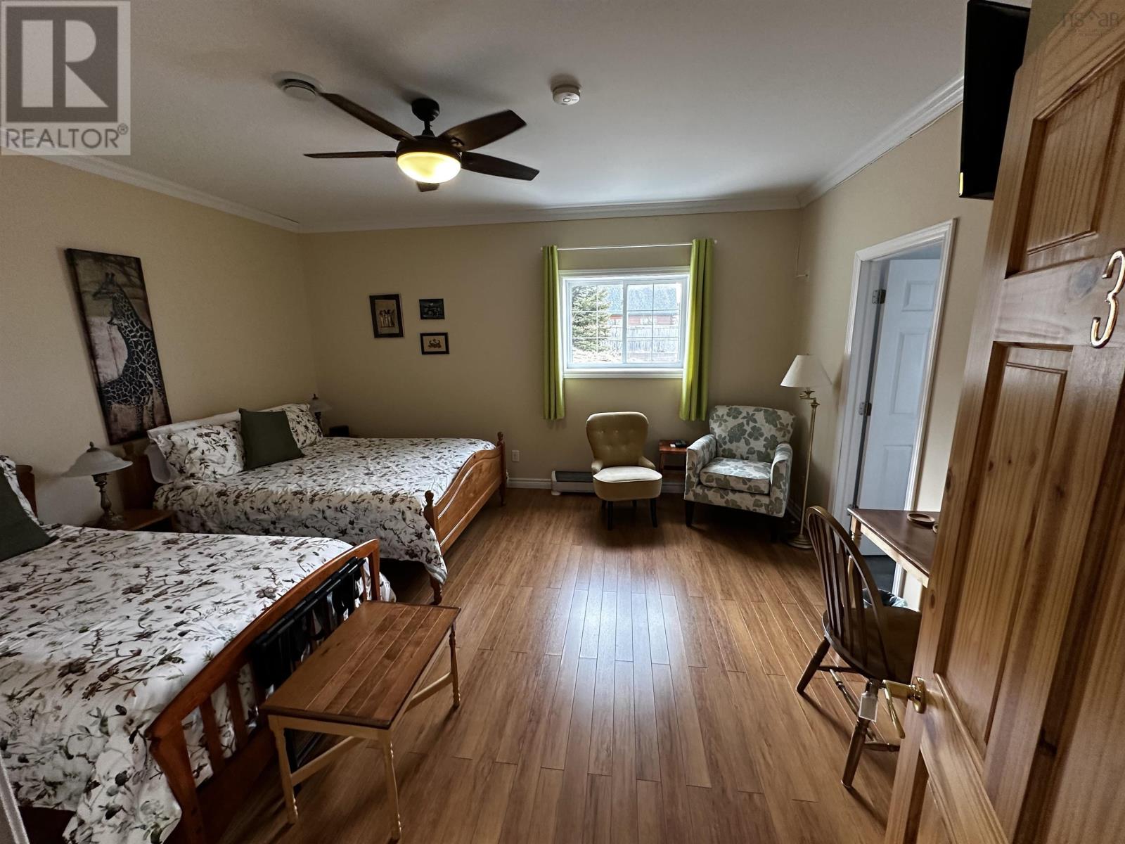 Property 21 of 33 of 109 High Road