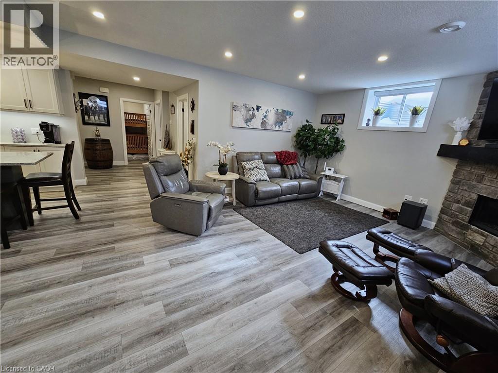 46 STONEBRIDGE PLACE - 40