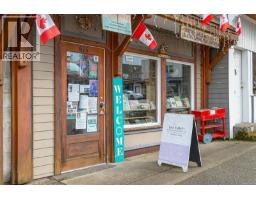 674 Memorial Ave, Qualicum Beach, BC V9K1S8 Photo 13