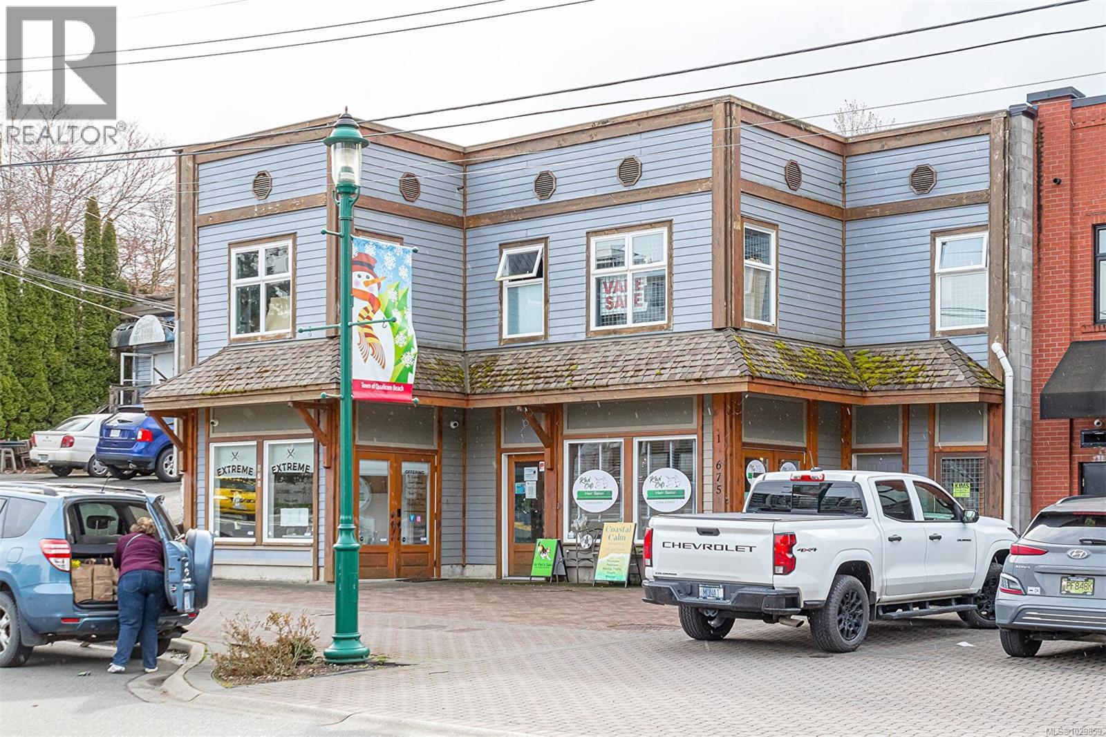 674 MEMORIAL Avenue - main photo