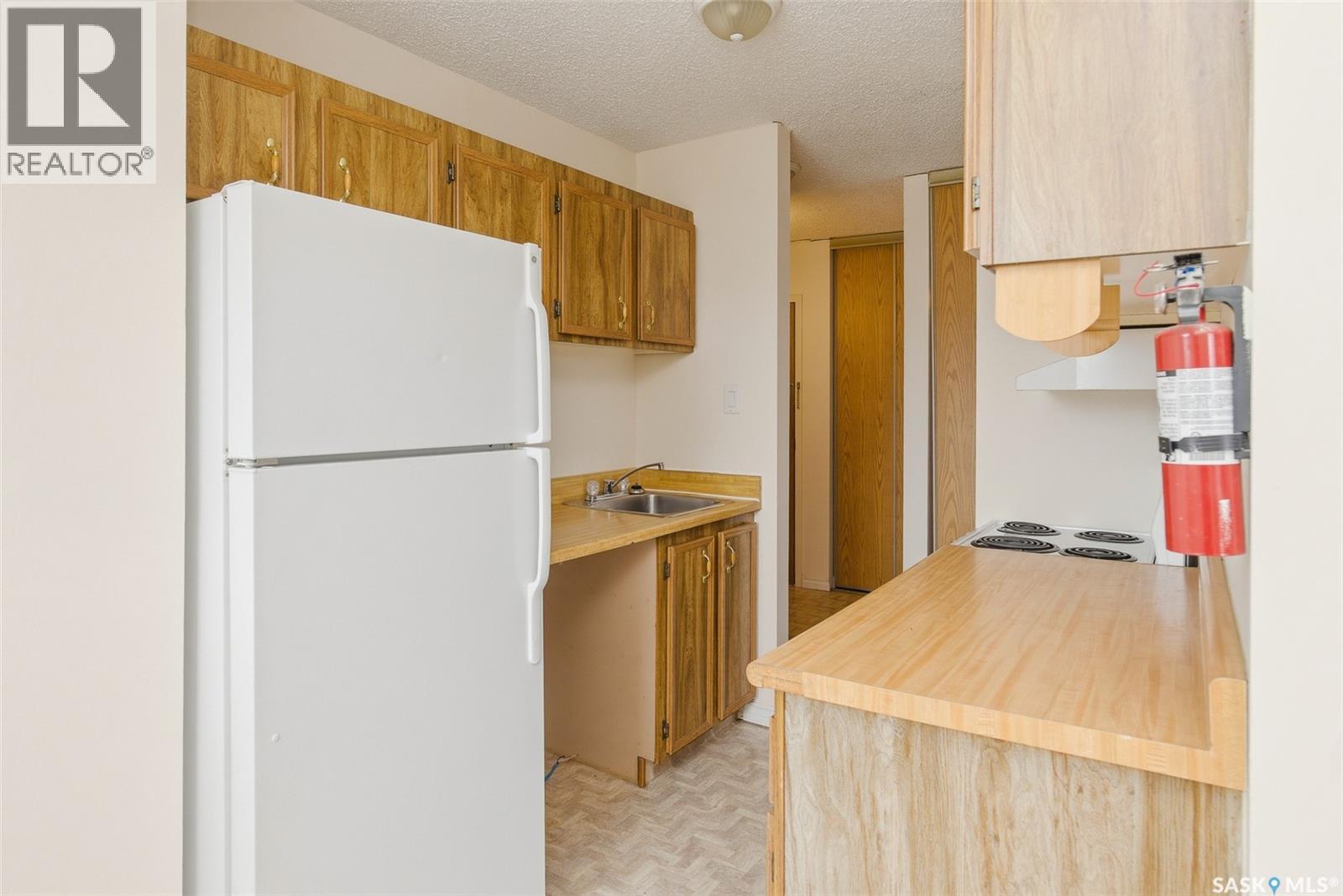#301 35 alport CRESCENT - 6