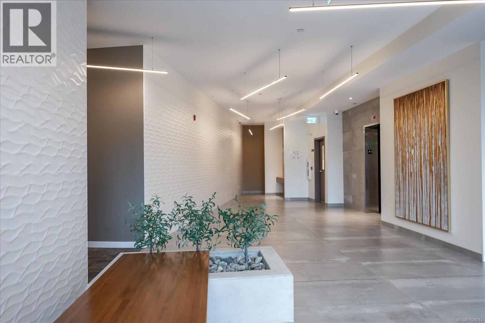 #204 100 LOMBARDY ST - 35