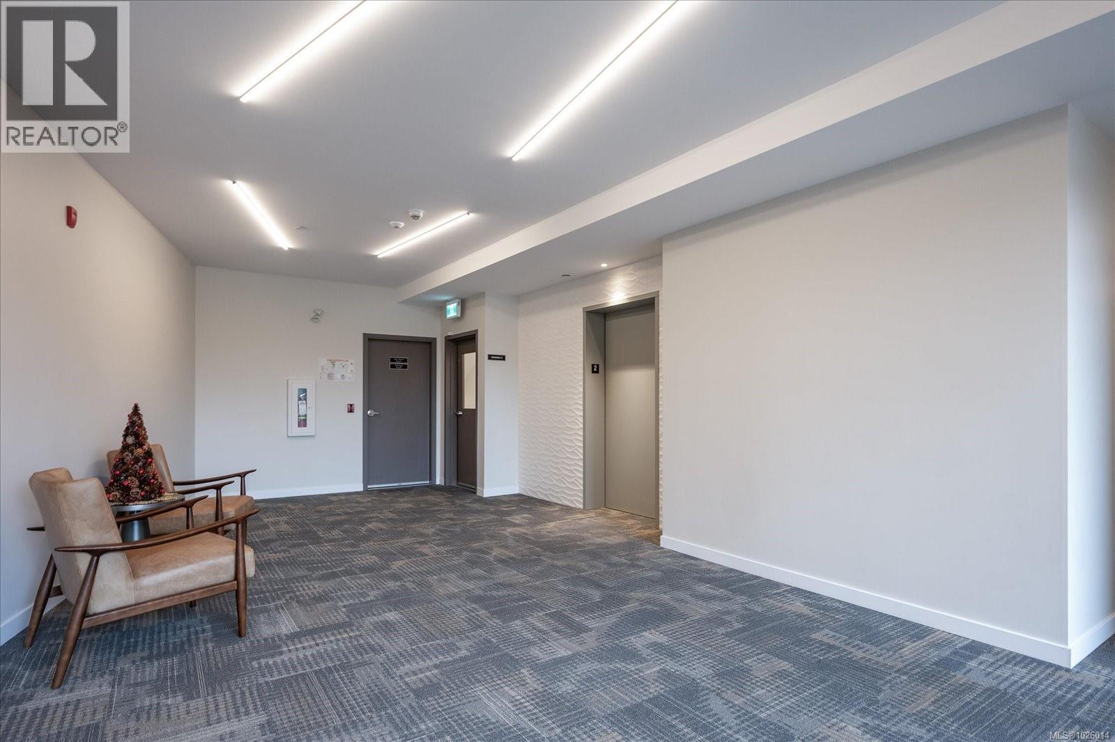 #204 100 LOMBARDY ST - 33